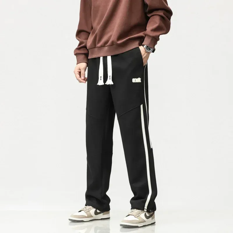 Loose sports trousers deals