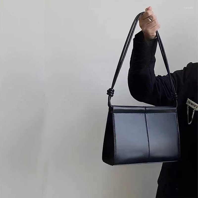 Sacs à bandoulière Design de Niche pour femmes, Texture de hauteur Ins, sac sous les bras froid de Style coréen, écharpe carrée pour femmes, 2024