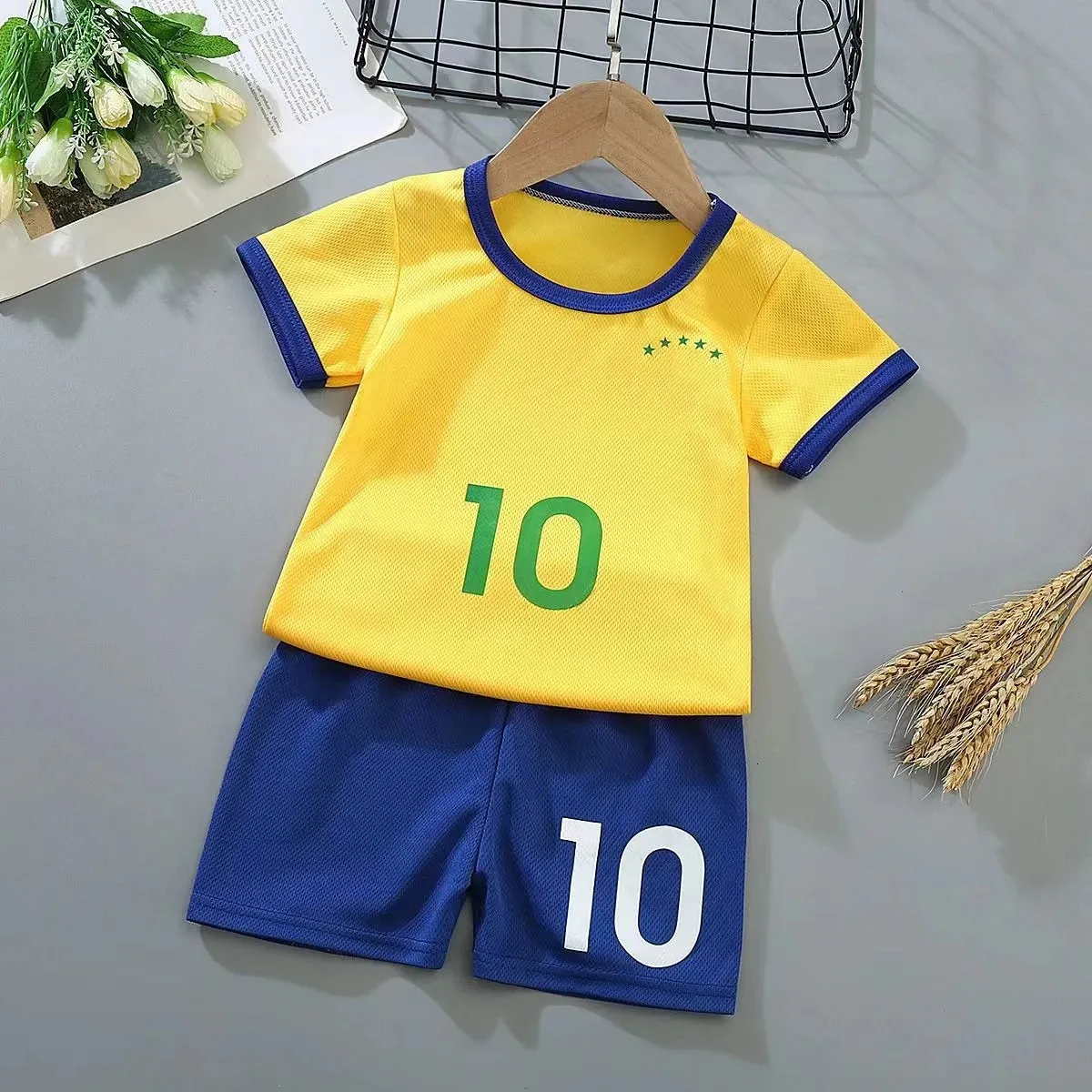 Детский футбольный трикотаж для мальчиков, футбольный комплект, полиэстеровая дышащая форма для детей, шорты для девочек 240318