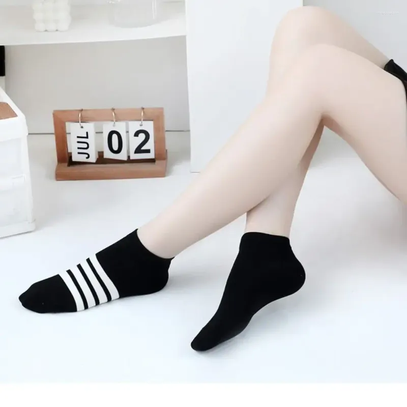 Women Socks Sweat-absorbent Wearproof All Seasons Refreshing Sports Stripe Elastic Hosiery Asymmetry Cotton Ankle