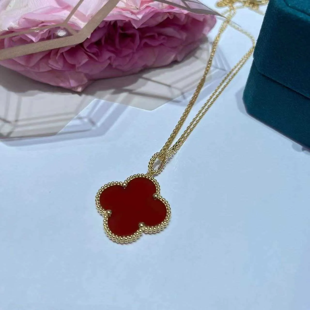 Designer Charm Van Four Leaf Grass Necklace Womens V Gold Thick Plated 18k Rose Large Red Chalcedony hängsmycken