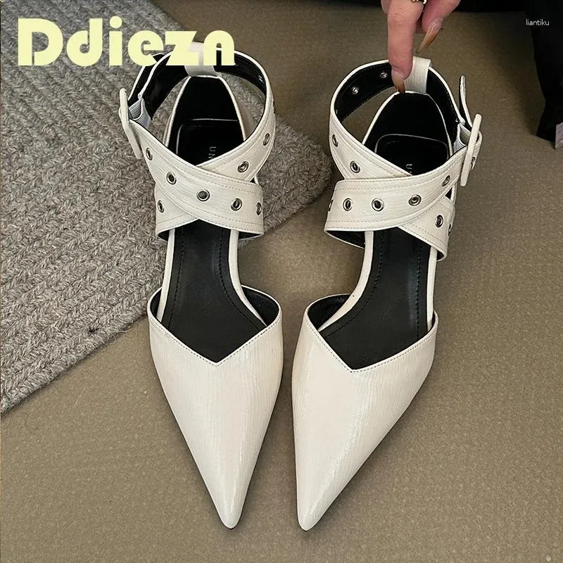 Scarpe casual eleganti da donna con tacco basso 2024 moda estiva cinturino alla caviglia calzature pompe femminili sandali da donna poco profondi con punta a punta