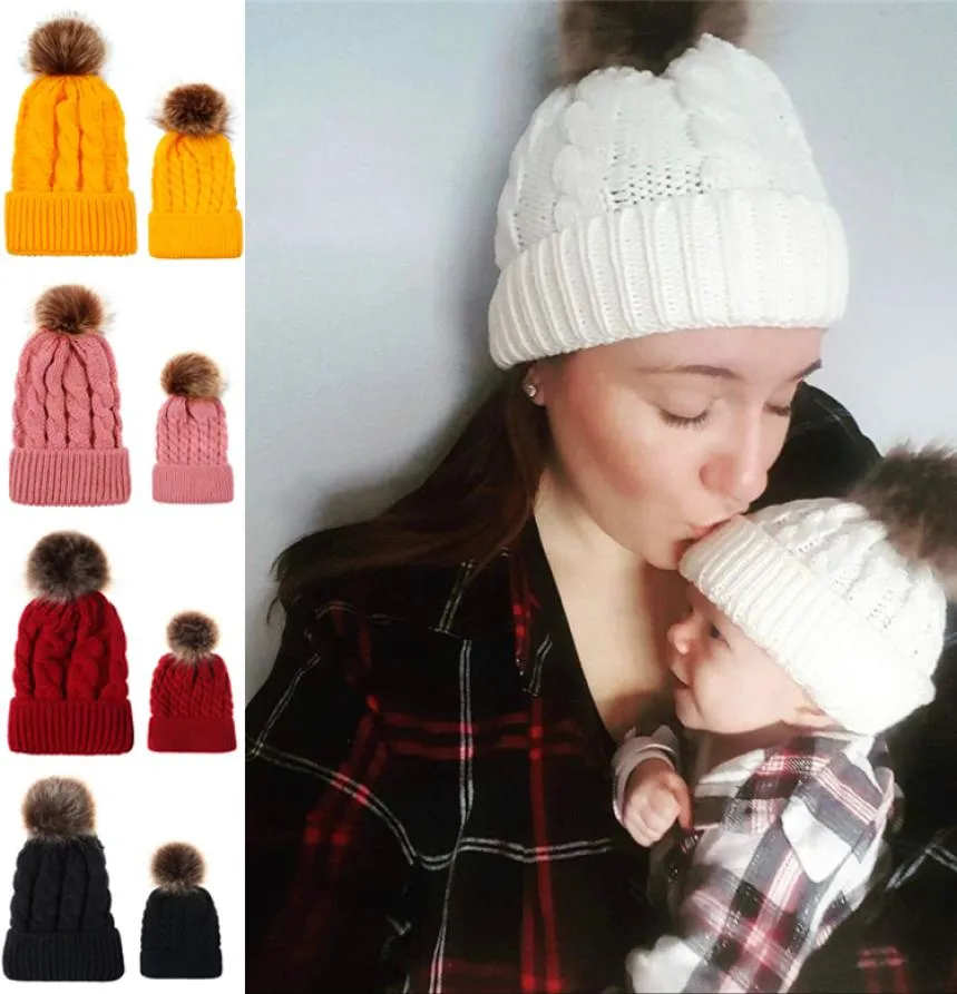 9 colori Cappelli lavorati a maglia Parentchild 2 pezzi Cappelli invernali in pelliccia calda Pom Baby Mom Pom Pom Beanie Berretto da sci Berretto lavorato a maglia DHL JY6834803574