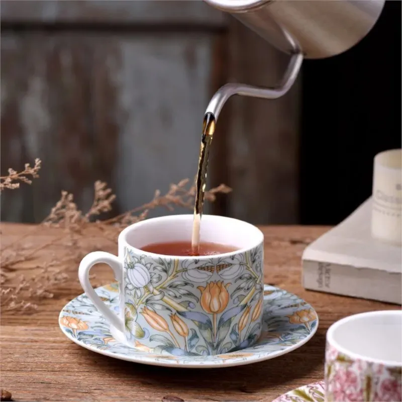 Baroque Garden Series Retro Light Luxury Ceramic Cups And Saucers Afternoon Teacups Home Coffee Shop Cup Saucer Sets 240328