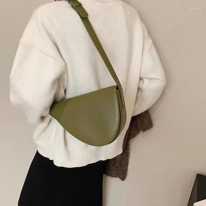 Axelväskor hög trend franska fin design handväska för kvinnor en enda oregelbunden fast färg underarm crossbody