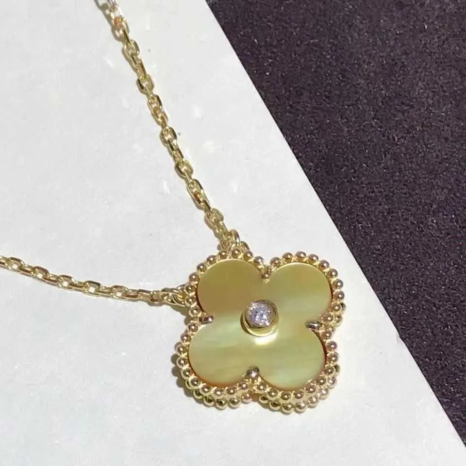 Fashionable 925 Sterling Silver Van Gold Shell Clover Necklace 18K Gold Diamond Fritillaria Lucky Grass Pendant Exquisite Craftsmanship with Logo