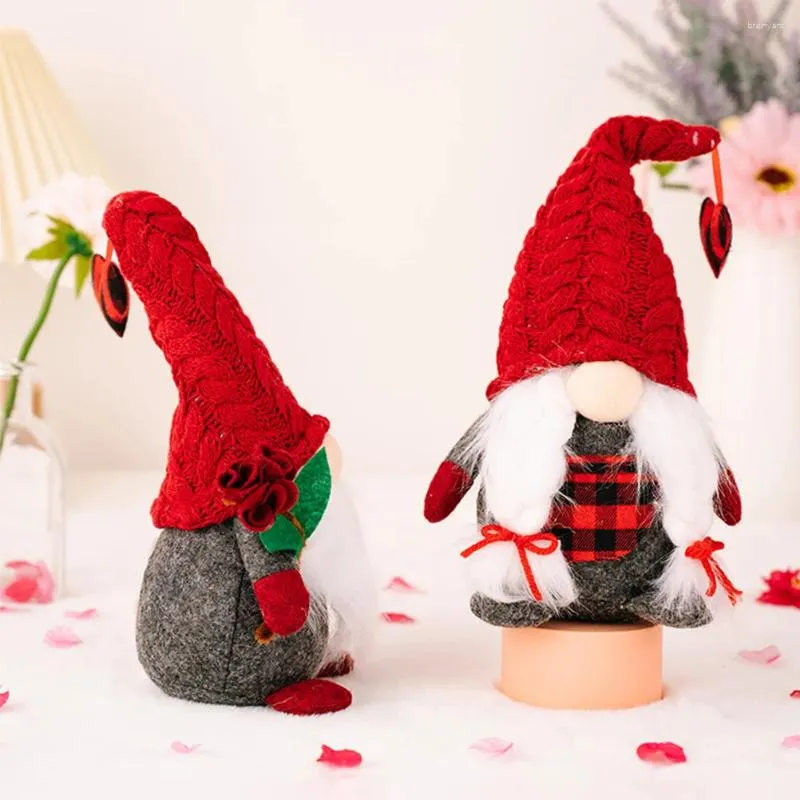 Figurines décoratives pour la saint-valentin, vitrine Gnome de table, poupée naine, ornement de scène de cœur, peluche Rudolf