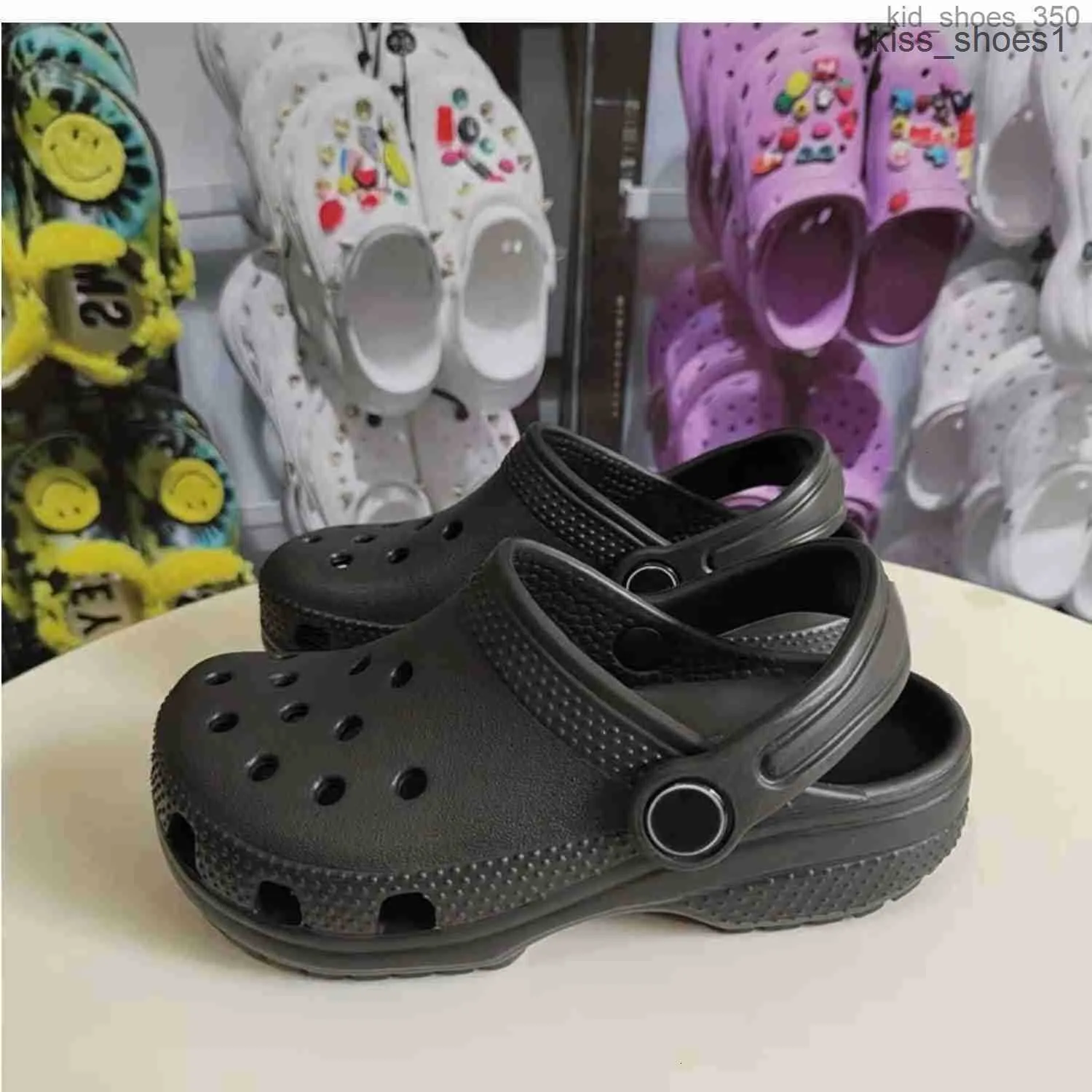 Pantoufles Designer Tout-petits Croc Sandales Trou Pantoufle Clog Garçons Filles Chaussures De Plage Nourrissons Bébé Casual Été Jeunes Enfants Diapositives Lumière