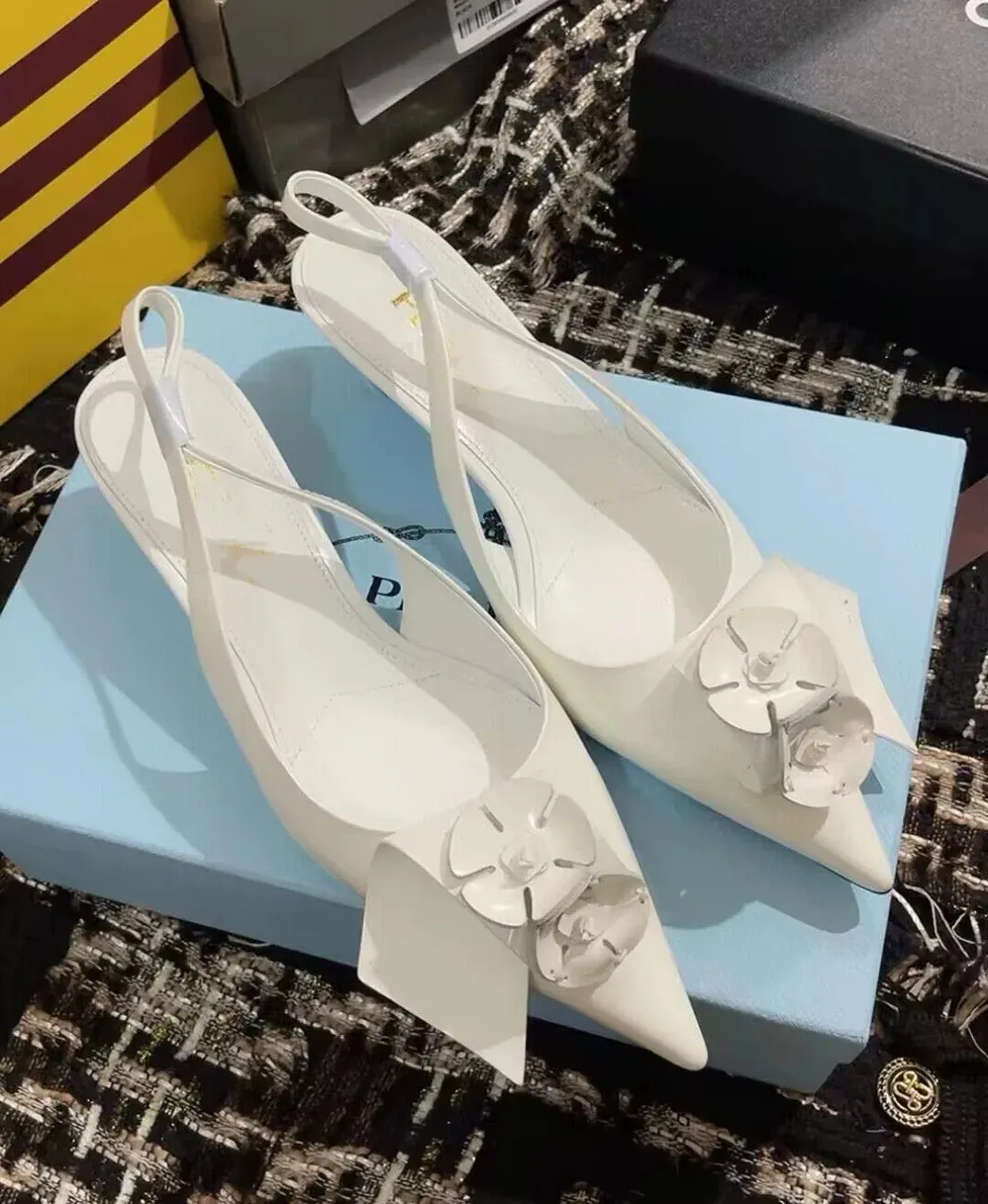Outono inverno sandálias femininas sapatos florais origami-como gatinho saltos de couro macio dedo do pé pontudo festa de casamento senhora bombas EU35-42