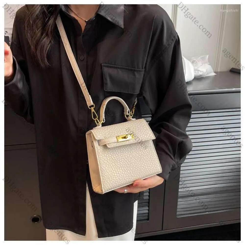 Evening Bags Womens Bag 2023 Simple Fashion Stone Grain Handbag Shoulder Crossbody Texture Locking