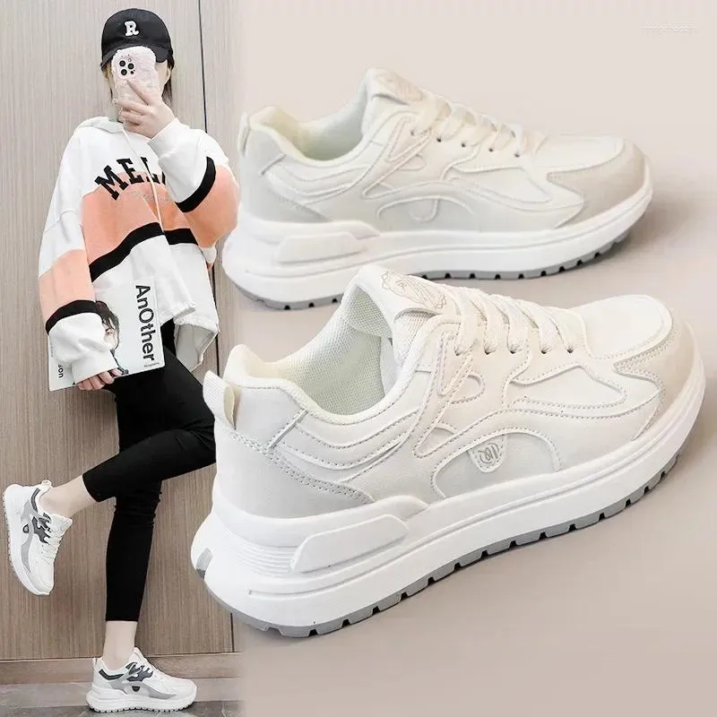 Casual Shoes 2024 Spring/Summer Sports Breattable Mesh Women's Street Shooting Trend Thick Sole ökad slitstyrka