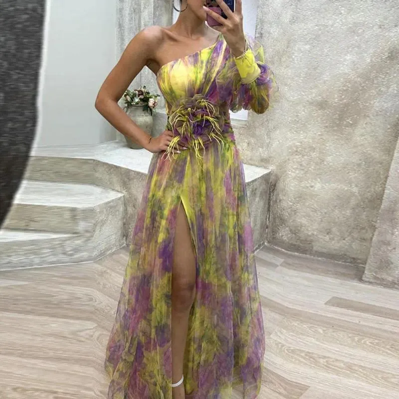 Sukienki swobodne Elegancka rozczsiona sukienka wieczorowa seksowna suknia A jedno na ramię z barwioną piłką z siatką bąbelkową rękaw