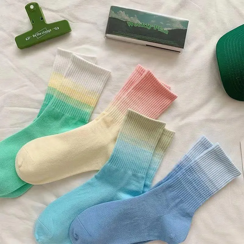 Vrouwen Sokken 2024 3 paren/partij Gradiëntkleur Damesmode Mid-buis Ins Eenvoudige Candy Sox Lente En Herfst katoenen Soscks