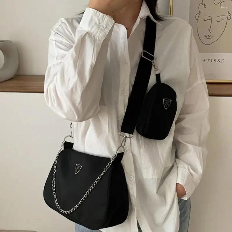 Axelväskor Kvinnors Casual Nylon Handväskor Purse Set Kvinnlig stor kapacitet Lätt crossbody Solid Sling Väska för resor