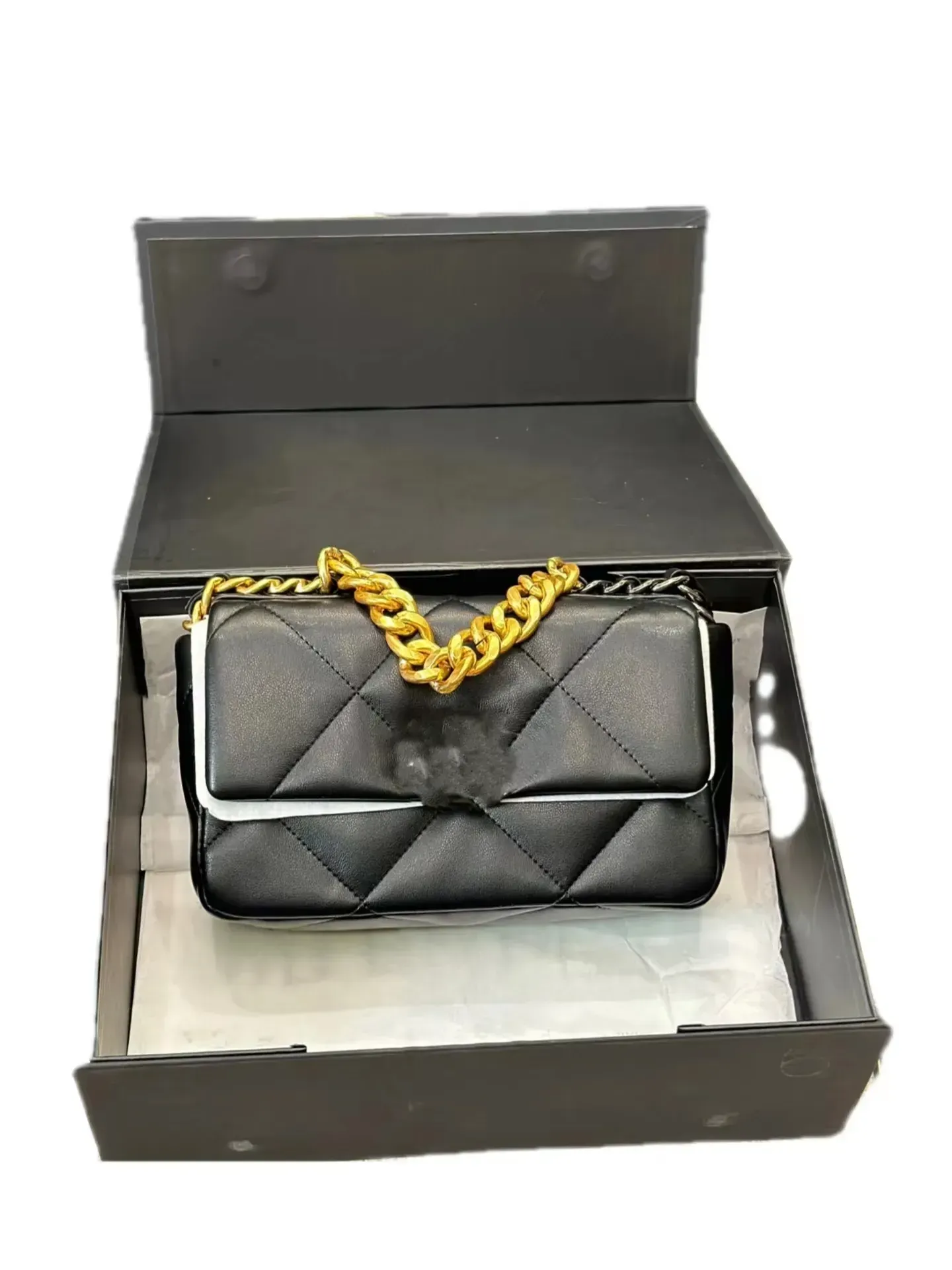 2024 Novo bolsa de design de bolsas de luxo, mini -aba clássica feminina feita de pele de cordeiro Big Diamond Plaid Metal Chain super versátil um ombro