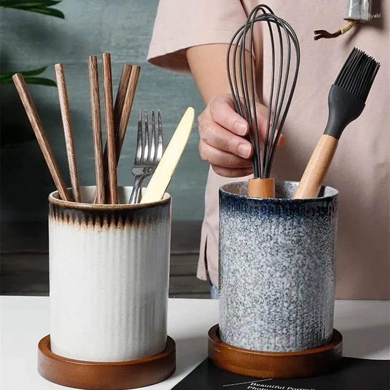 Storage Bottles Creative Drain Chopstick Holder Ceramic Kitchen Multifunctional Large Chopsticks Spoon Fruit Knife And Fork Bucket