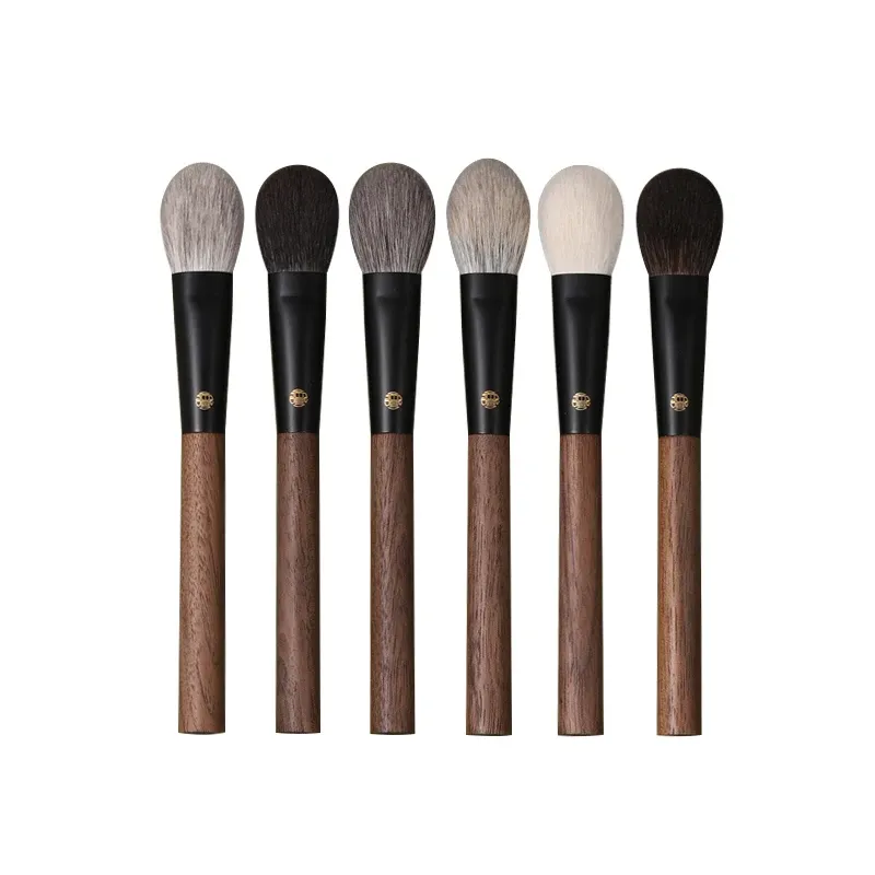 Kits Professional Handmade Makeup Brushes 1PC Squirrel Horse Goat Hair Flat Round Blush Highlighter Brush Walnut Handle Make Up Brush