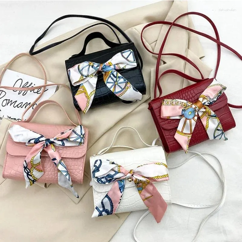 Schoudertassen Kleine Messenger Bag voor dames Eenvoudige vrouwelijke mode Dames Crossbody PU lederen handtassen Mini