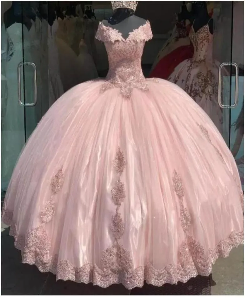 2022肩の肩びれたピンクキンシェニーラドレスレースApplQiue Sweet 16 PROMガウンレースVestidos DE 15 ANOS XVドレスB0606G86278129