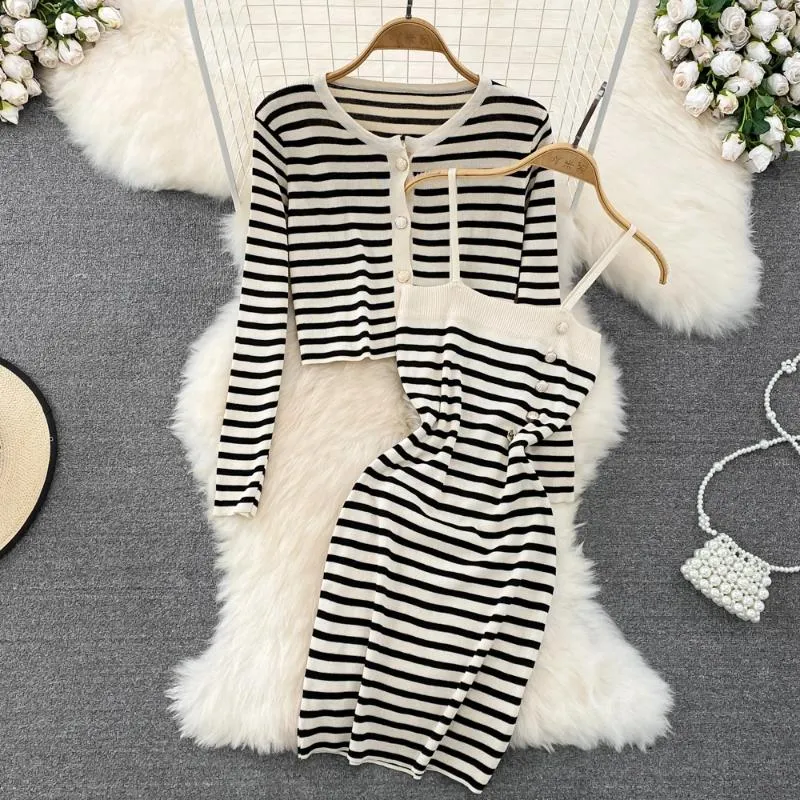 Casual Dresses Classic Striped Sticke Cardigan Set 2024 Spring Women's Single Breasted Jackor Suspender Wrapped Buttocks Dress Ladies 2PS