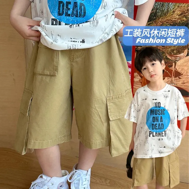 ズボンの夏の服の男の子ハンサムパーソナリティオールマッチショーツ2024韓国スタイルの子供服ゆるいカジュアルカーゴ