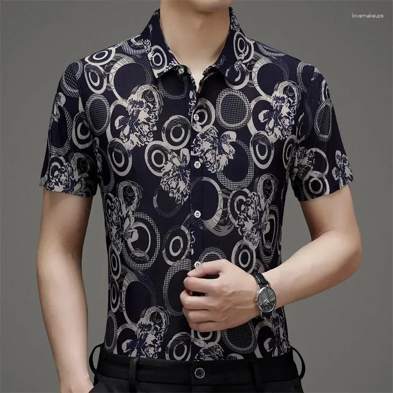 Camisas casuais masculinas Summer gelo seda camisa de manga curta sem tendência de ferro moda solta e confortável