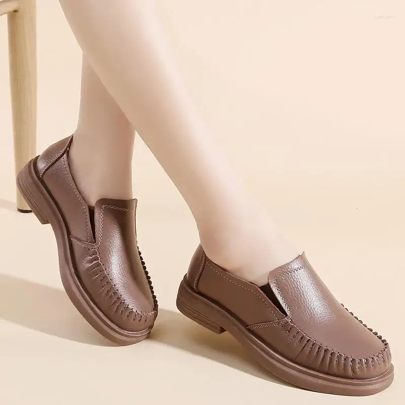 Casual Shoes äkta lädernät pumpar kvinnor 2024 vår- och sommarmockasin platt loafers sula