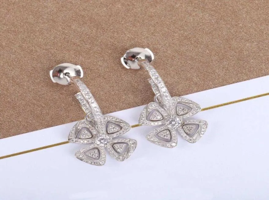 S925 Silver Charm Drop Brongle avec tous les diamants et la forme de fleur Design Hollow Design For Women Wedding Jewelry Gift Have Box STA1986426