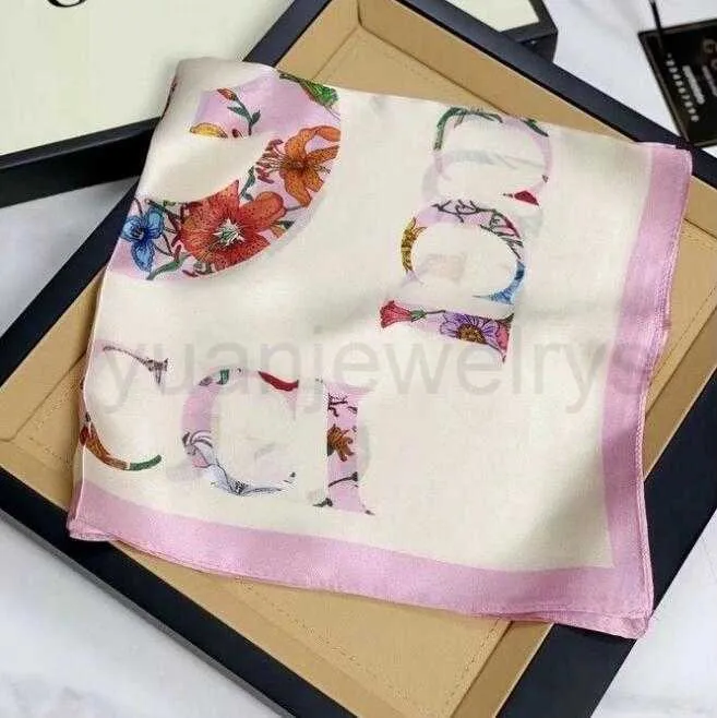 12 1Style Silk Scarf Head-sjaals voor vrouwen Winter Luxueuze sjaal High End Classic Letter Patroon Designer sjaaljaals Nieuw geschenk gemakkelijk te matchen Soft Touch boven 70-90 cm