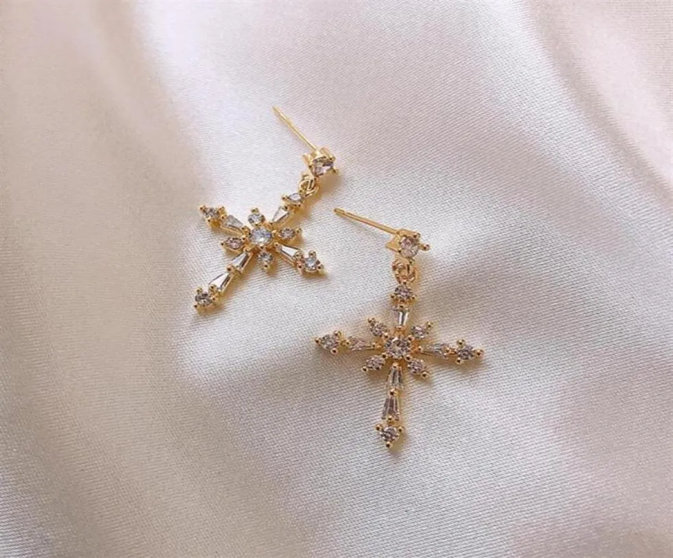 KOFSAC Fashion 925 Gümüş Saplama Küpe Kadın Mücevherleri Yeni Parlayan Kristal Çapraz Altın Küpeler Lady Yıldönümü Aksesuarları294F5171313