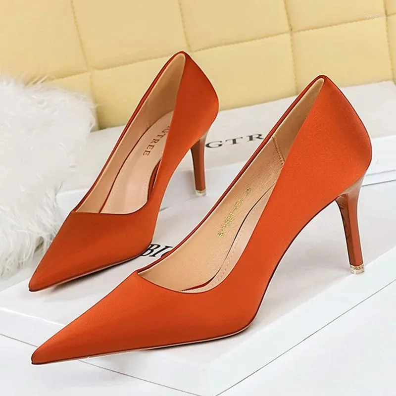 Kleding schoenen elegante vrouwen oranje 7,5 cm 10,5 cm hoge hakken satijnen pompen dame plus maat 34-43 bruiloft groen lage zijde nachtclub feest