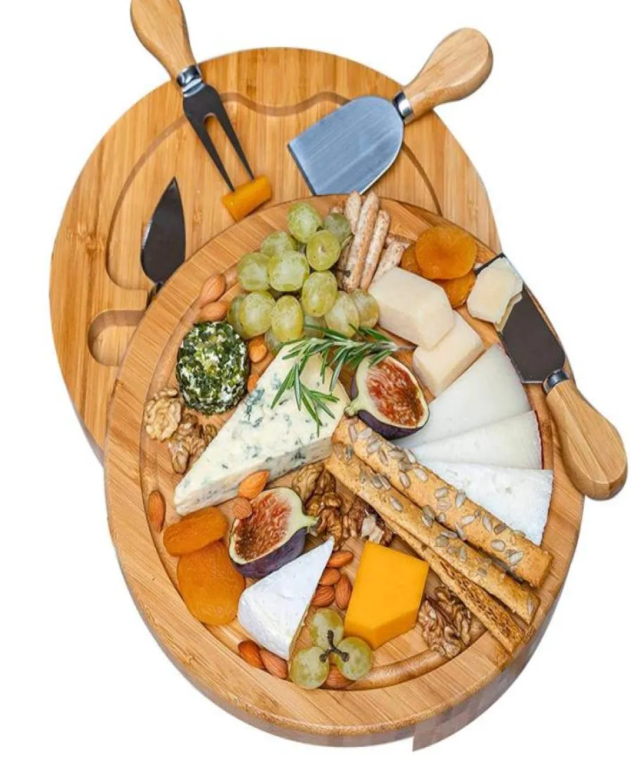 Placa de queijo de bambu e faca definida em placas de charcutaria redonda