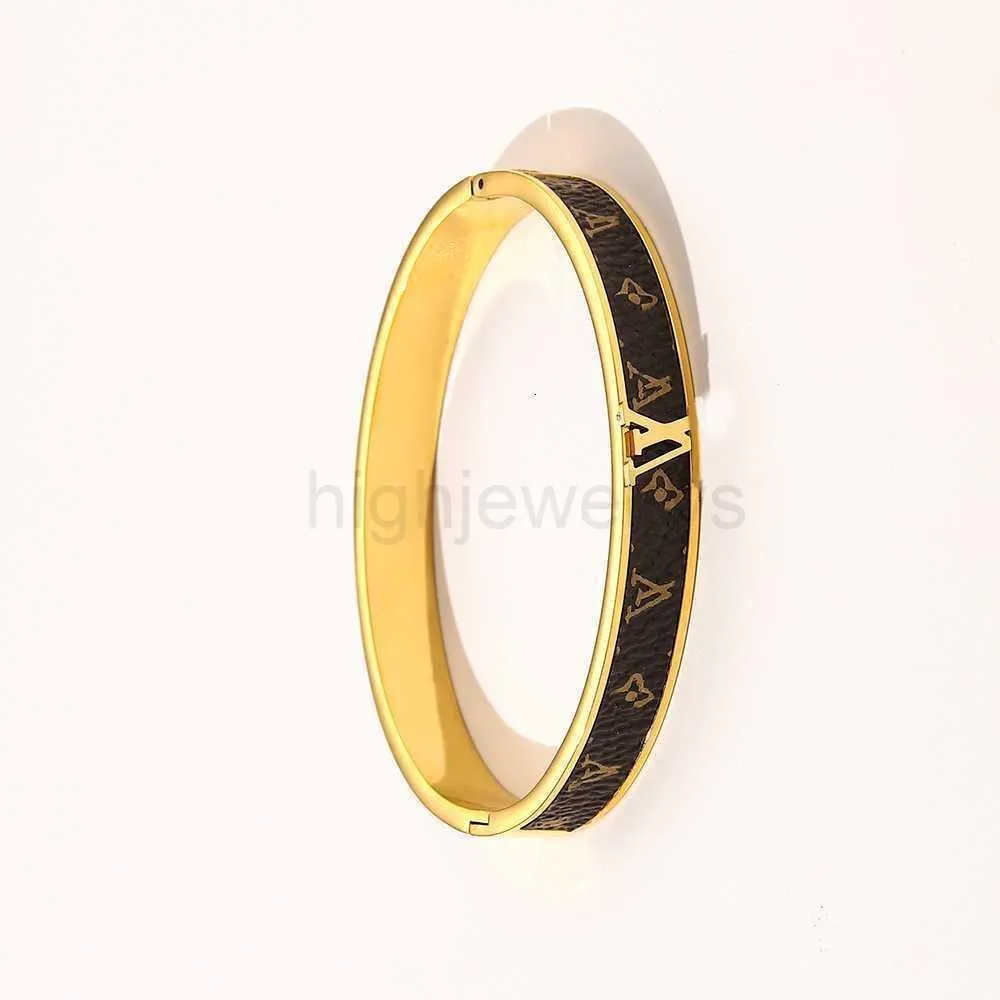 Femmes Bracelets Bracelets Bangle Designers Lettre Jewelry Faux Leather 18K Gold plaqué en acier inoxydable Bracelet Femmes Bijoux de mariage ZG1183