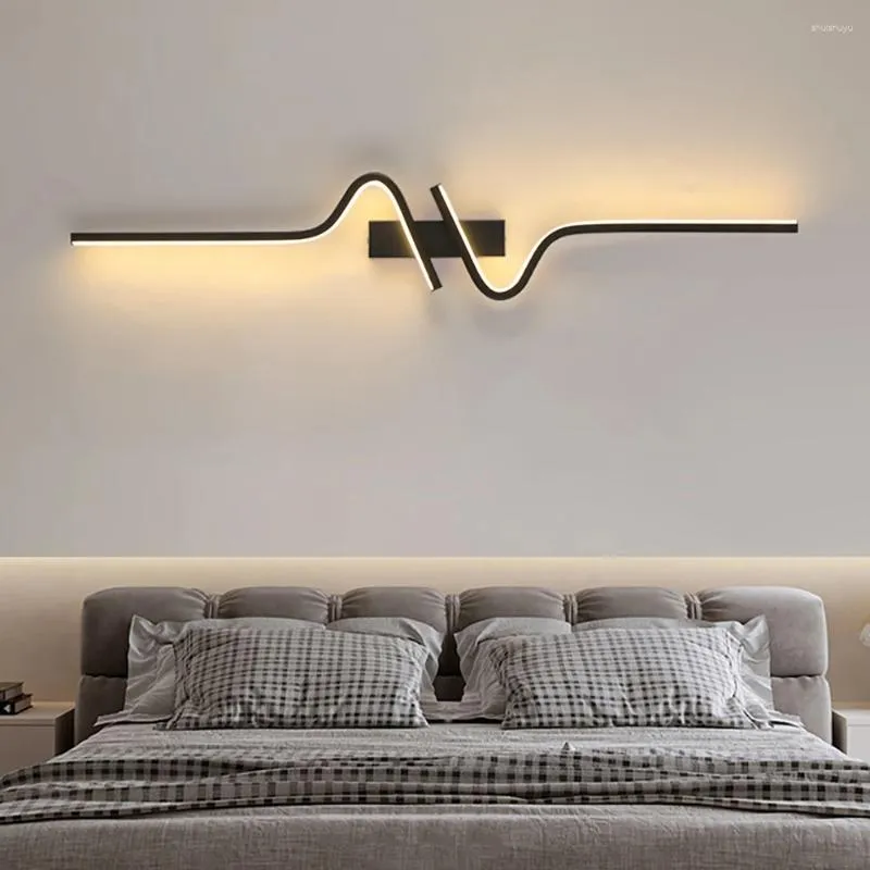 Wall Lamp Noordse LED LED CREATIEVE STRIP Minimalistische Lightbed Bedroom Bed Sconce Lights Living Room TV Sofa Achtergrond L L