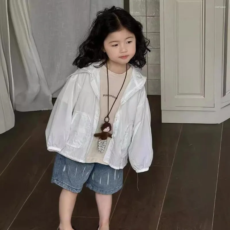 Giackette cappotto per bambini Summer all'ingrosso 2024 Versione coreana Abbigliamento per protezione solare con cappuccio casual