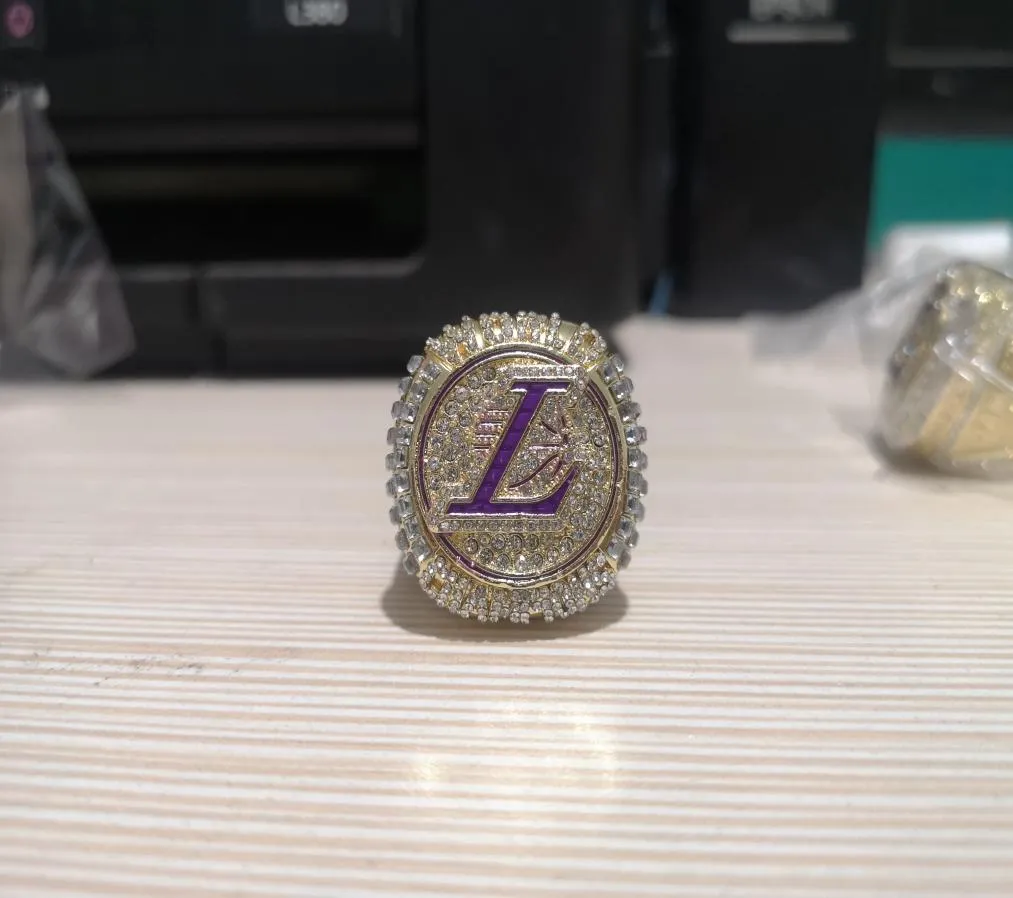 2020 OFFICIAL VOLINE LAKERS RING1 Le moule est un anneau normal0121692815