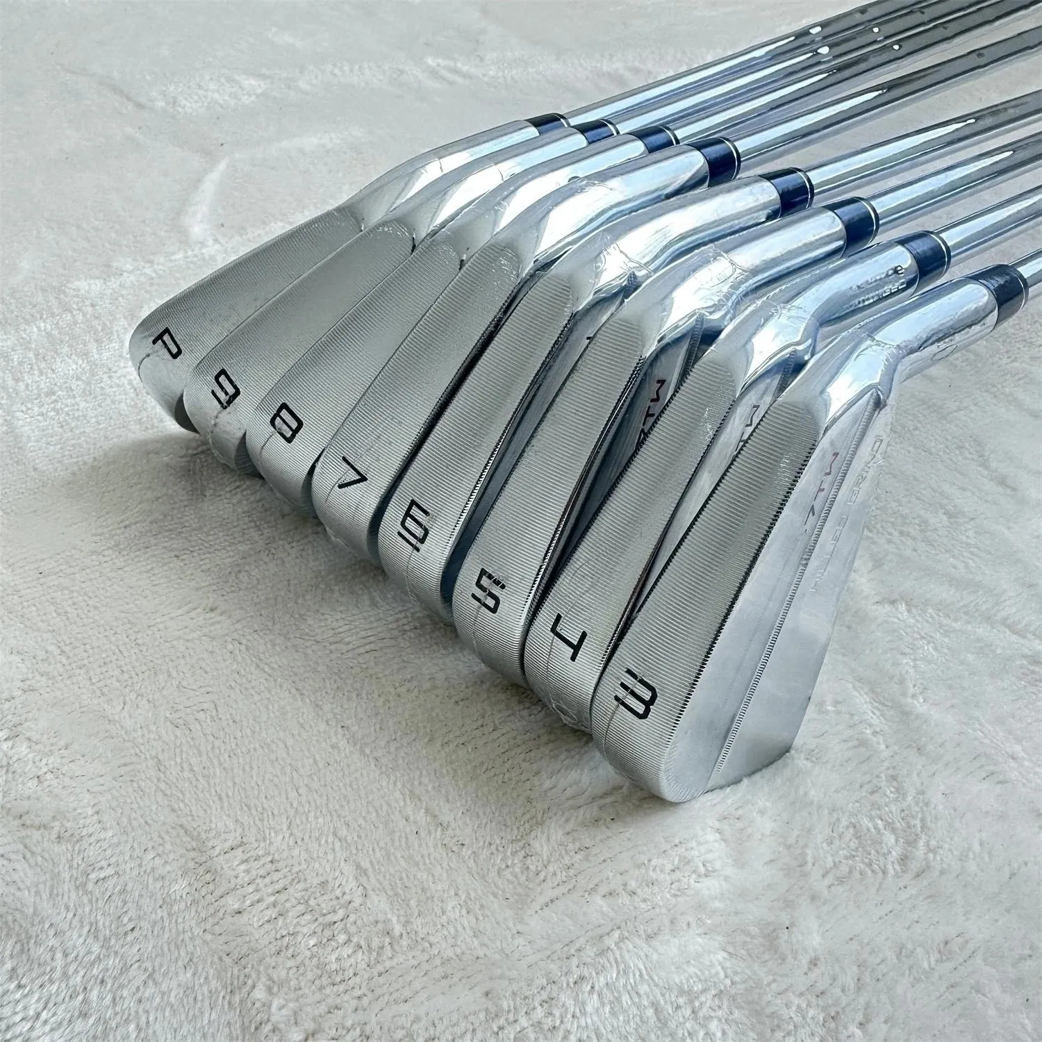 Mens Golf Club Irons P7 Set de hierro 49 P 8pcs con cubierta de cabezal de eje de acero graphite 240430