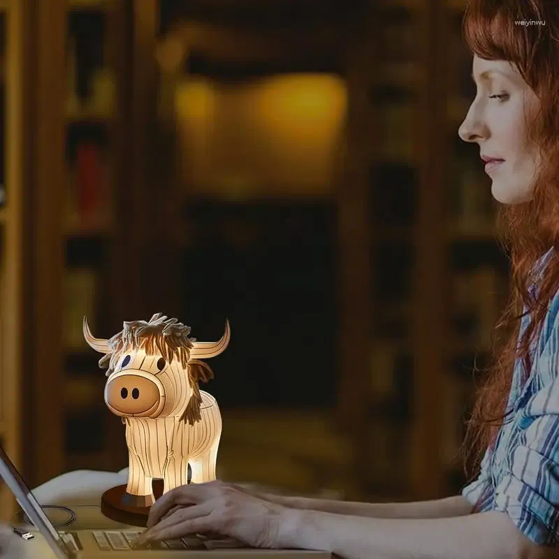 Highland cow table lamp 2025