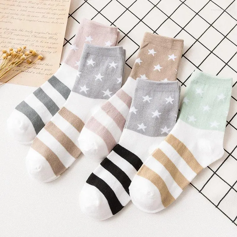 Chaussettes féminines 2024 Fashion Women's Started Star Photo Cartoon Mid Tube Femersure Femme mignonne