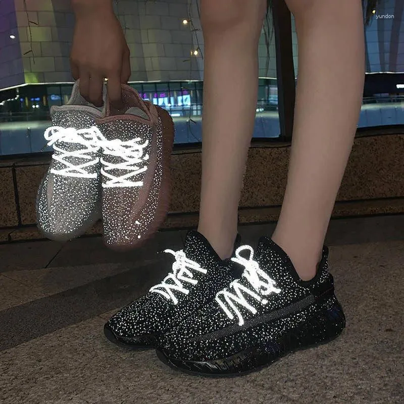 Fitness schoenen reflecterende breien mesh sneakers dames mode gele papa mand zwart wit casual platform hardloop sok 2024