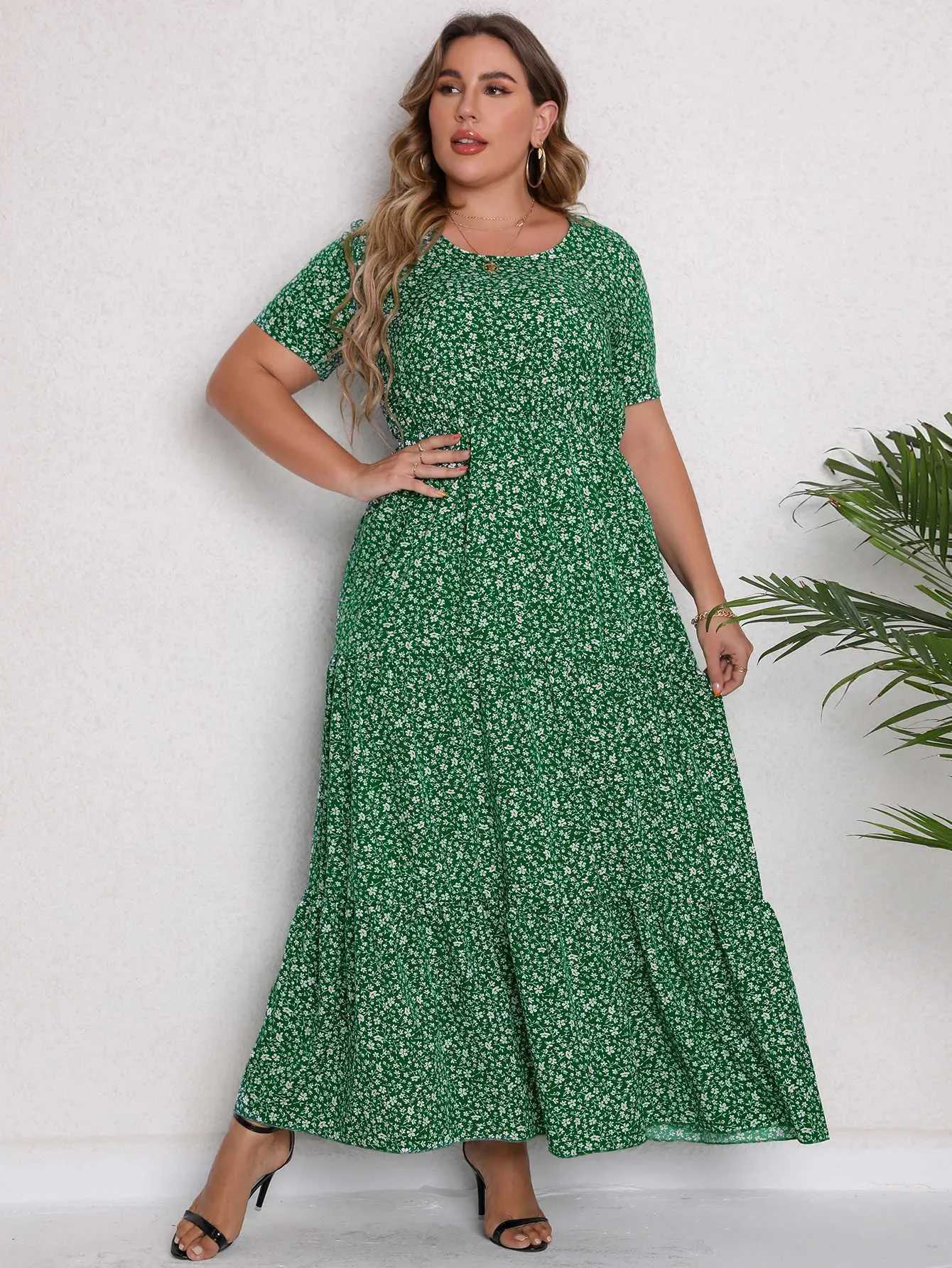 Основные повседневные платья плюс размер жены Ditsy Print Slve Slve Round Slve Maxi Promeed Camual Dress Y240429