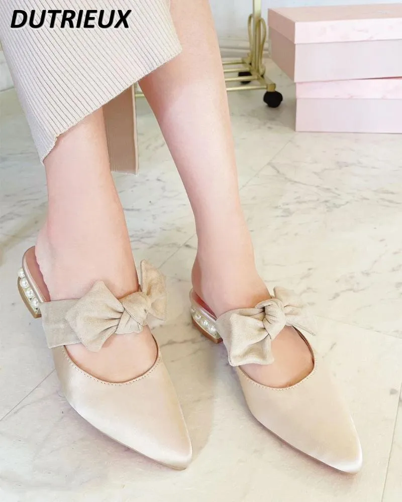 Pantoufles élégant doux mignon style japonais or arc perle talon orteil de mode couleur 2024 Chaussures féminines du printemps d'été