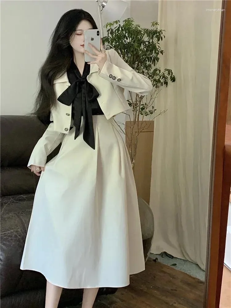 Arbeitskleider Insozkdg 2 Stück Sets koreanische Röcke Blazer Outfits Büro Damen Elegante Kurzmäntel A-Line High Taille Falten-Rock-Anzüge