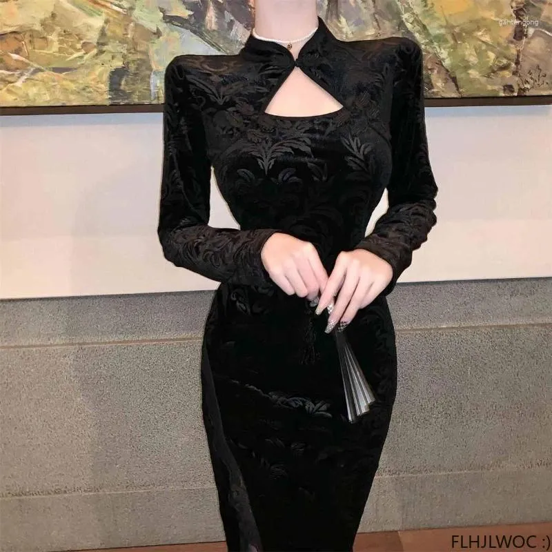 Casual jurken Franse ontwerp zwarte jurk elegante avond vintage temperament ambachtelijke bloem qipao hollow out split slank fit wrap hip