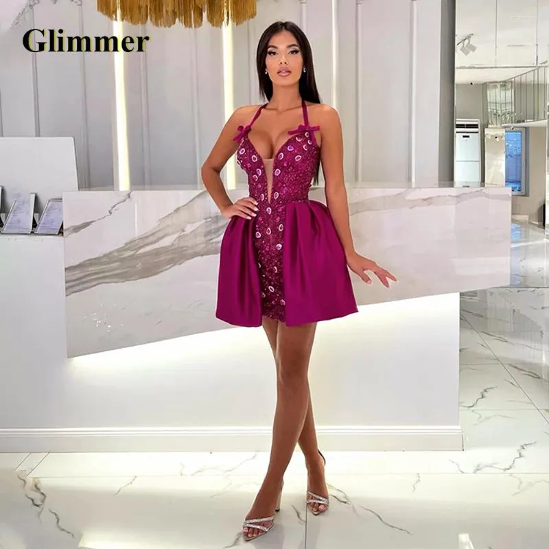 Robes de piste Glimming Sexy Halter Celebrity Rhinaistones Satin pli sans manches sans manches Vestido de Formatura personnalisé