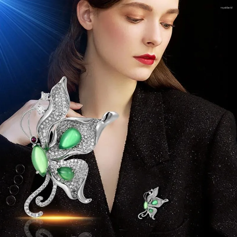 Broches requintados moda elegante Emerald Crystal Jewelry Butterfly Broche Clearght Ladies Fester Dress Secon Streno Hout-end Pin