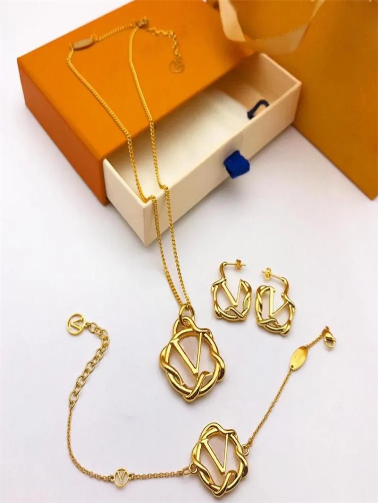 Colares de pulseira de designers femininos Brincos do conjunto de letra de moda Bracelets de ouro para mulheres Jóias de luxo de Luxácio de Luxácia Men.
