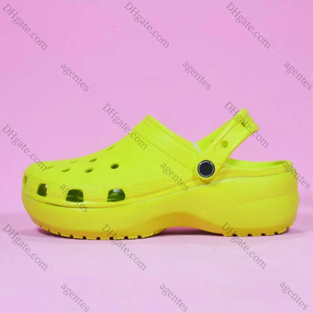 2024 2023 Classic Bae Clog Women Designer Sandaler Höjd Ökande plattformstävlingar Vattentäta skor Pink Tjock Bottom Pool Slippers Hospital Nursing Glides 10A