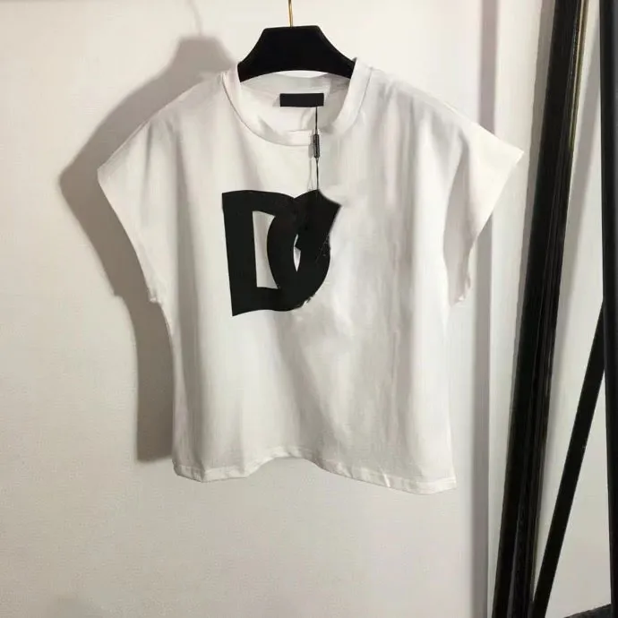 24 projektanci T-shirty Kobiety Koszulki odzieżowe Przypadkowy pasek w klatce piersiowej Nowy prosty literowa koszula