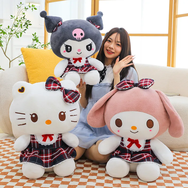 Nuevo 20 cm Linda falda a cuadros Kitten Plush Toy Kuromi Posting Gift Machine Premio